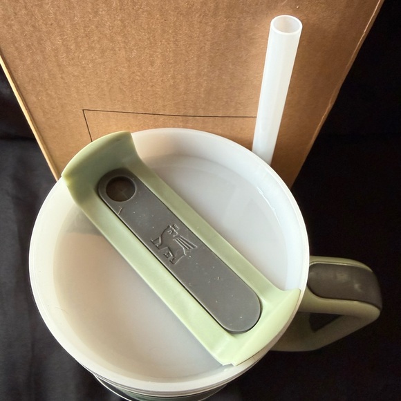 New Stanley 40oz Sage Green Hydration Tumbler w/ Straw - Picture 4 of 6